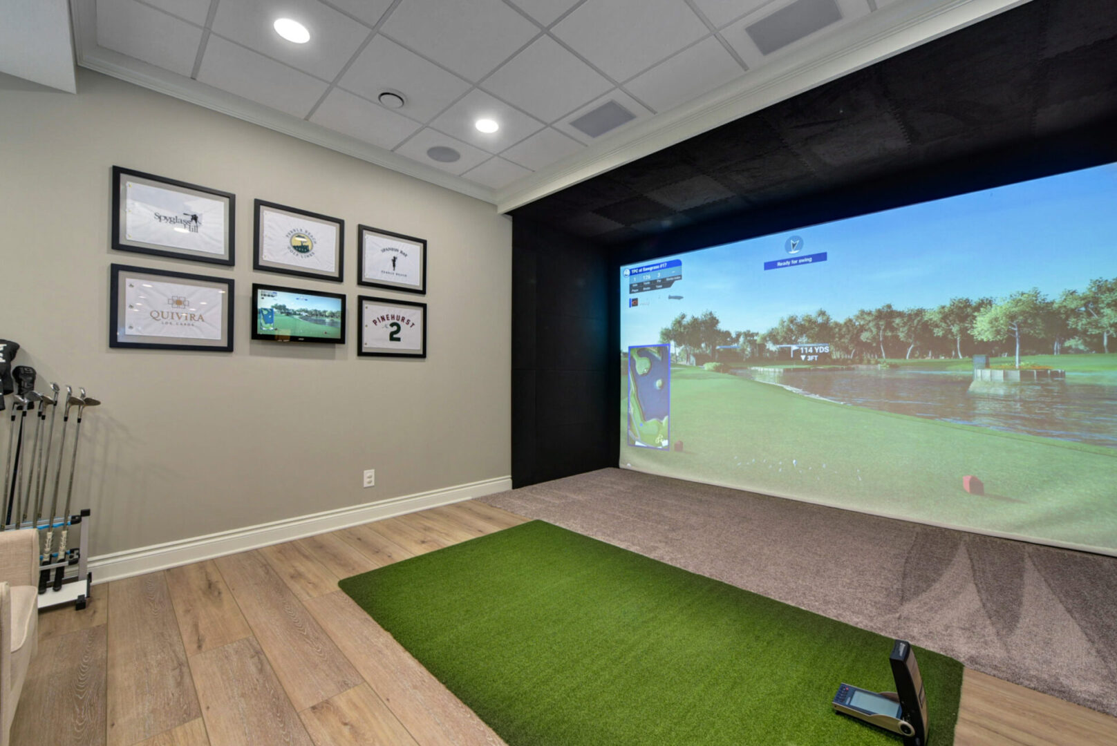 A room in a house with a golf playing arangement.